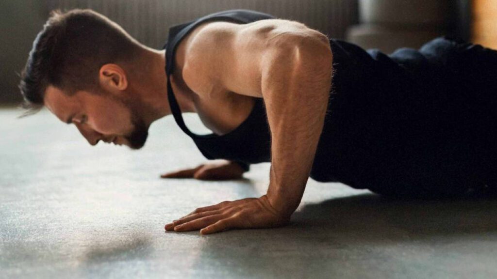 Entrenar pectorales en casa